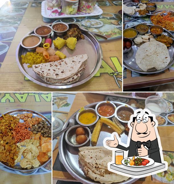 Блюда в "Himalaya Veg Restaurant ( Karama )"
