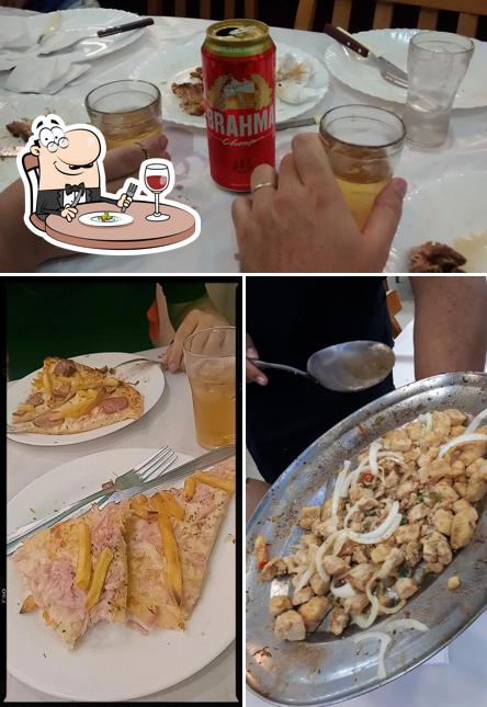 A comida e cerveja do restaurante