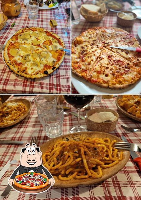 A Trattoria il Saraceno, puoi provare una bella pizza