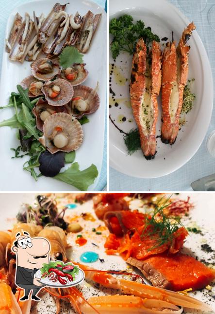 Prenez différents plats à base de fruits de mer servis par All'Arena