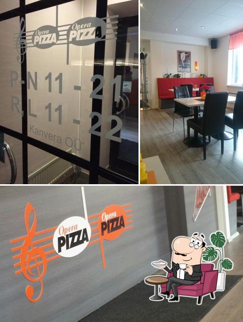 La photo de la intérieur et extérieur de Opera Pizza’s