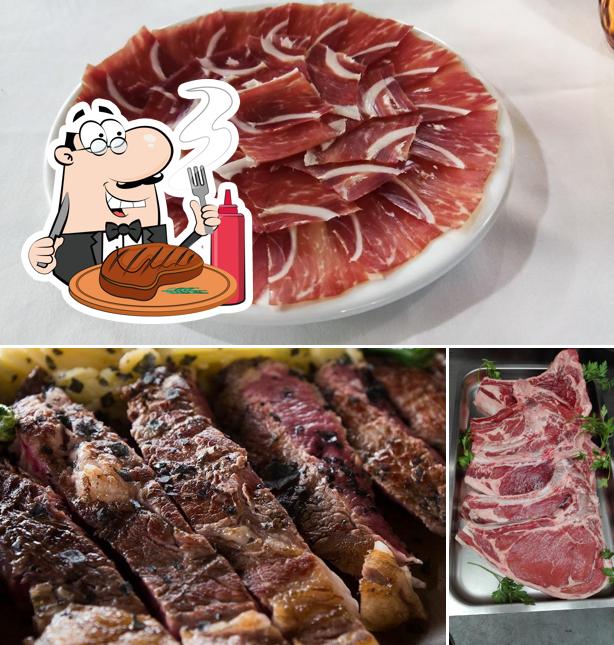 Meat meals are available at Restaurante El Barrilero De Jose
