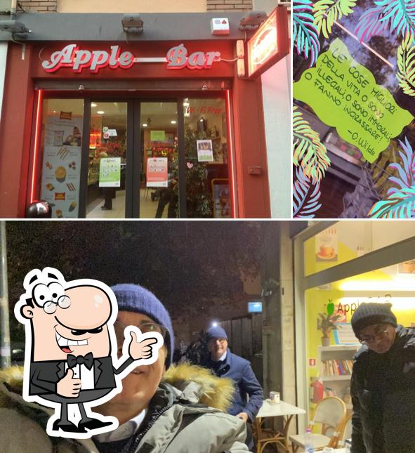 Это изображение кафе "Apple Bar"