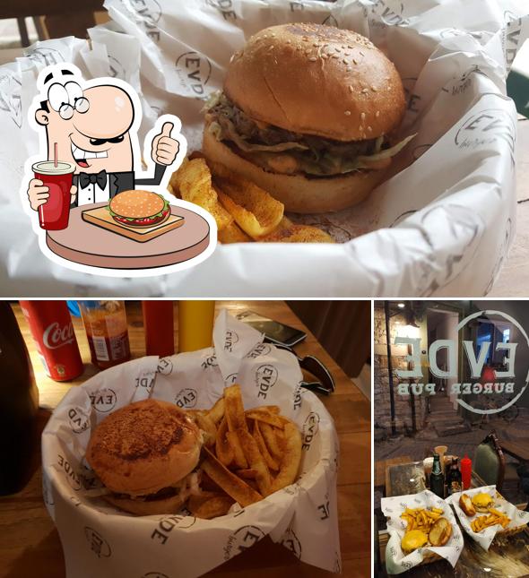 Order a burger at EVDE BURGER - PUB