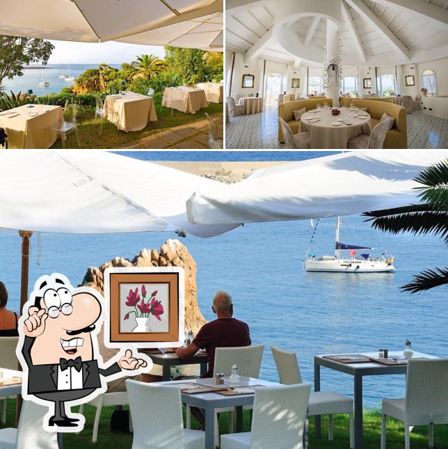 Installez-vous à l'une des tables de Cala Luna Restaurant - Cefalù