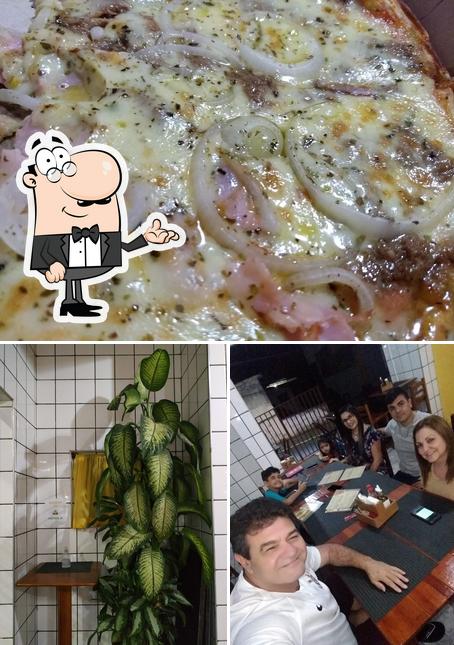 Entre diversos coisas, interior e comida podem ser encontrados a Na Lenha Pizzaria e Esfiharia