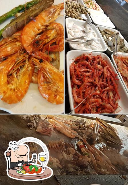 Try out seafood at Bufet La Petita Formiga (Kasa Wok)
