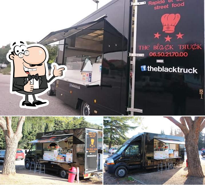 Regarder la photo de The Black Truck Foodtruck