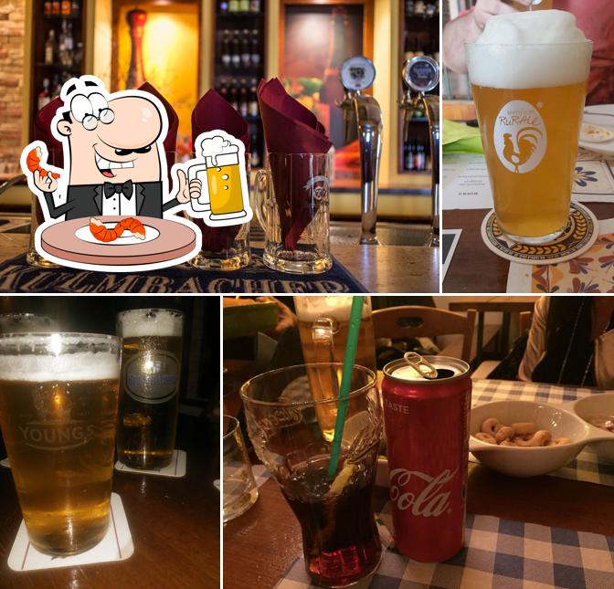 Puoi ordinare un rinfrescante bicchiere di birra chiara o scura