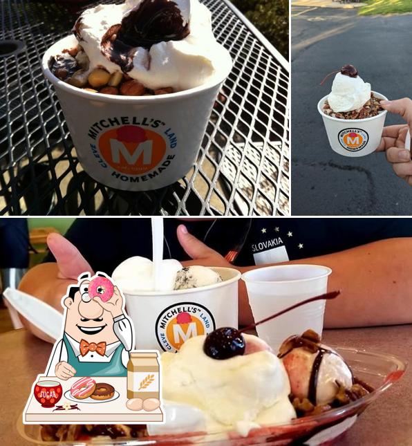 "Mitchell's Ice Cream (Rocky River Shop)" представляет гостям широкий выбор сладких блюд