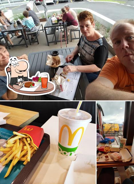 McDonald’s si caratterizza per la tavolo da pranzo e bevanda