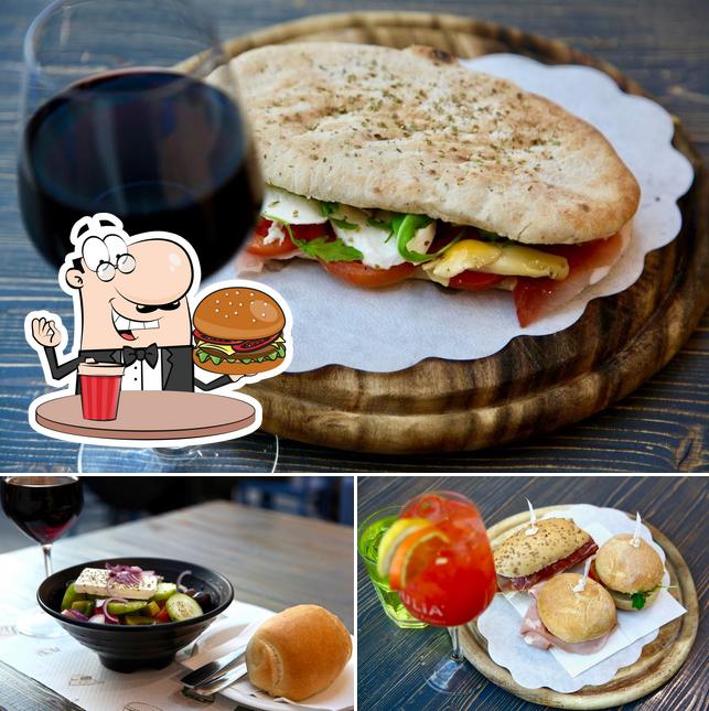 Prenditi un hamburger a Caffè La Piazzetta