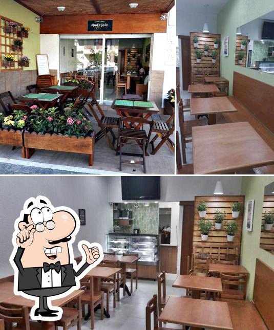 Veja imagens do interior do Manjericão - restaurante e lanchonete