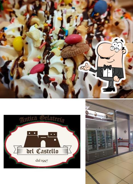 Gli interni di Antica Gelateria del Castello