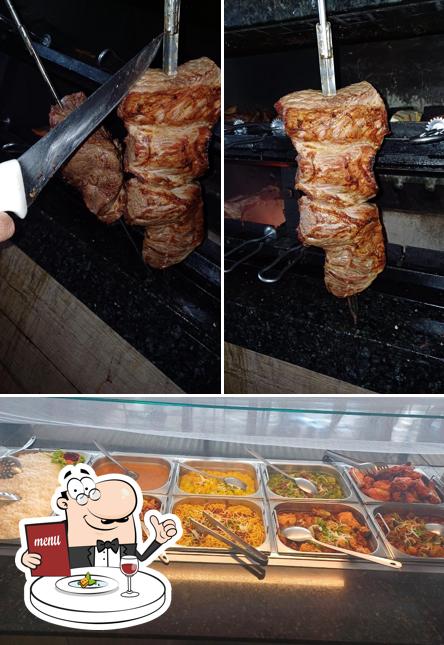 Comida em Churrascaria Linguiça no Pão