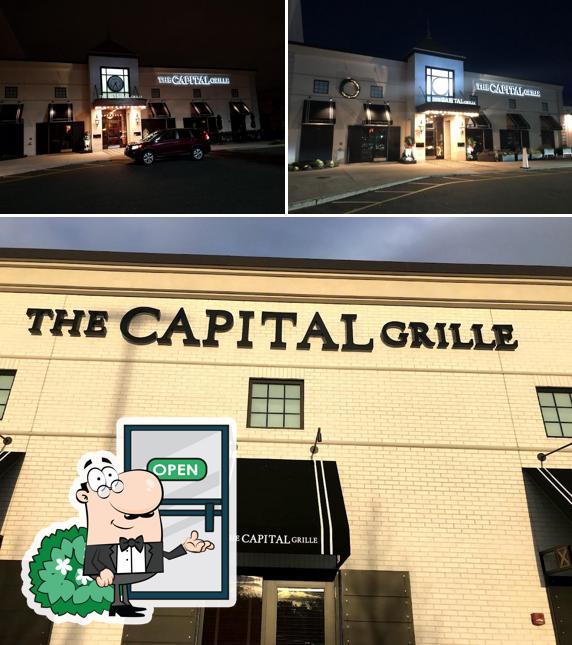 Puedes tomar el aire fresco en el exterior de The Capital Grille