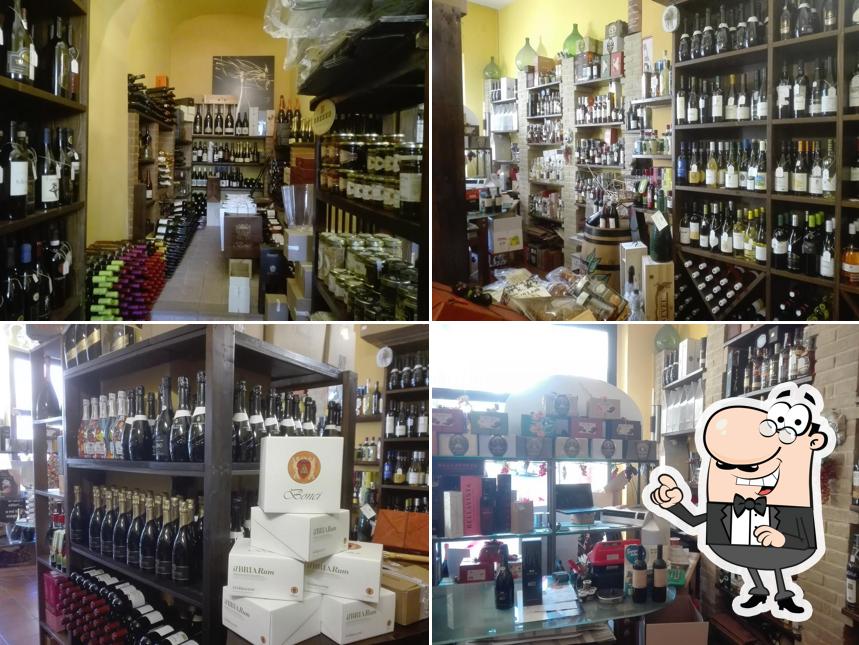 Gli interni di Enoteca Liberty di Erica Di Florio