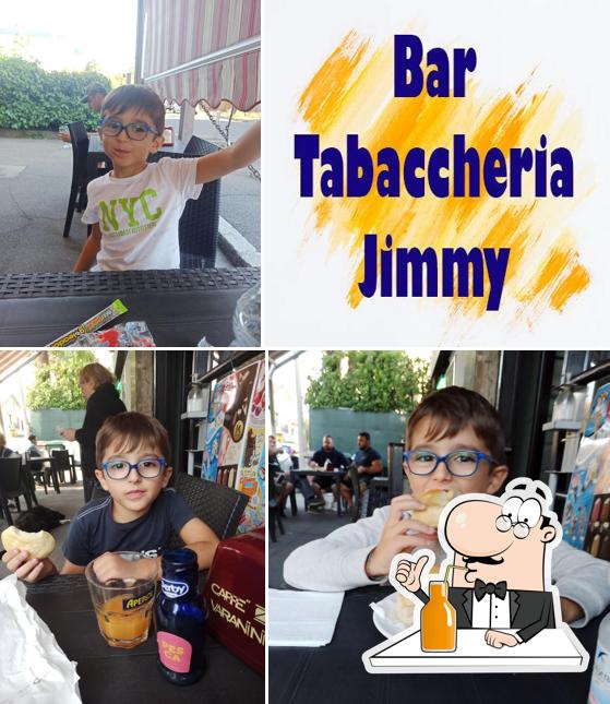 Goditi qualcosa da bere a Bar Tabaccheria Jimmy