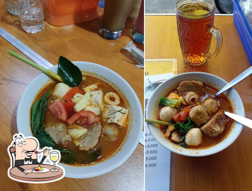 Food at Warung Makan "Murah Berkah" Spesialis Tom Yam