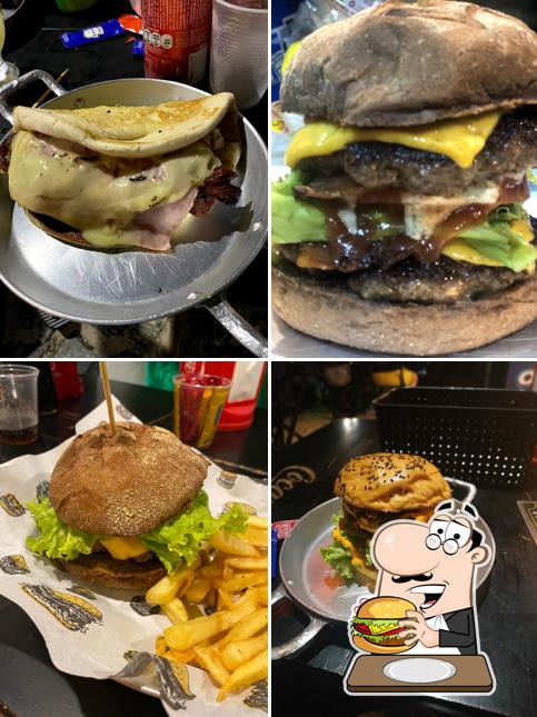 Peça um dos hambúrgueres disponíveis no Prime Burger