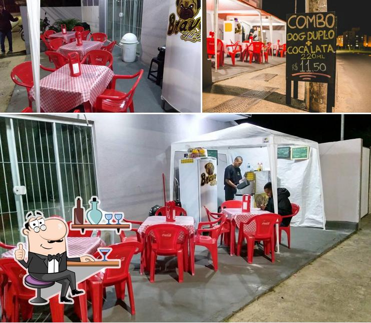 O interior do Bravo Hot Dog