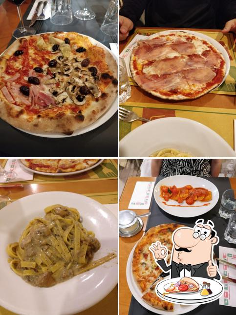 Scegli una pizza a Ristorante Pizzeria La Cucina Nazionale