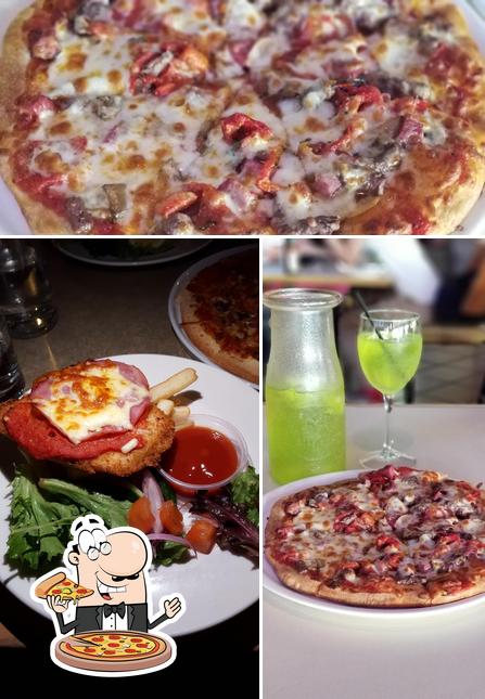 Try out pizza at Geckos Cafe
