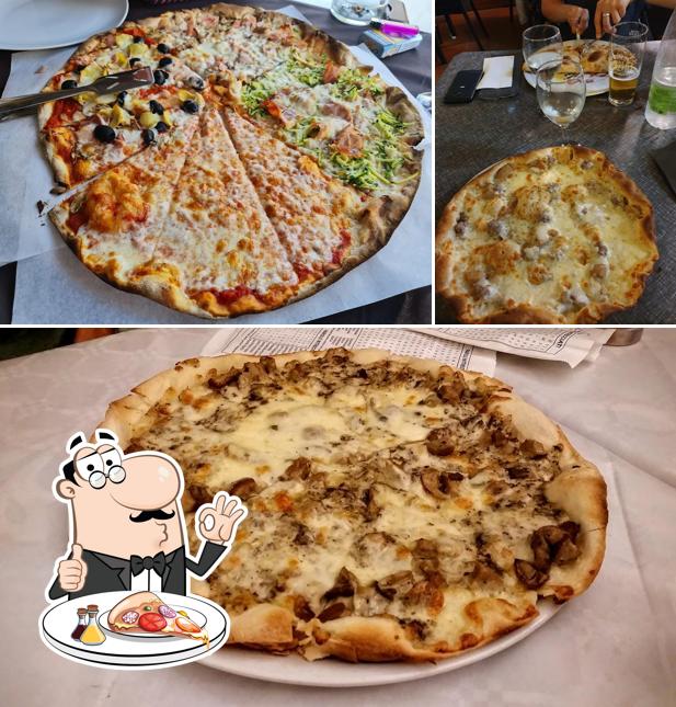 Scegli una pizza a Bar Pizzeria Da Marino