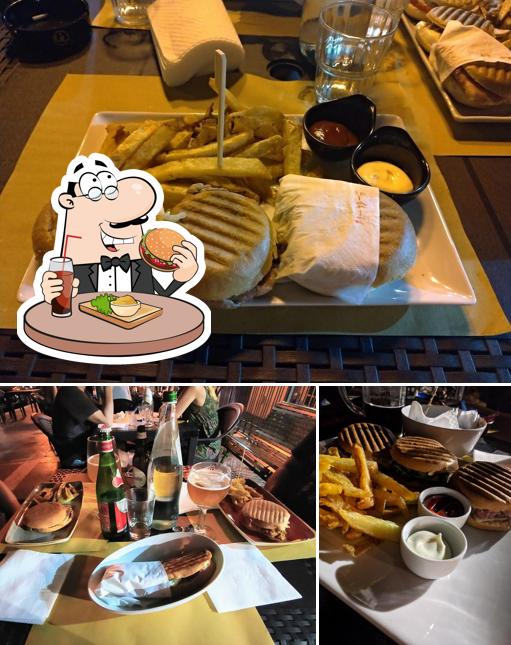 Try out a burger at Birreria Albatros