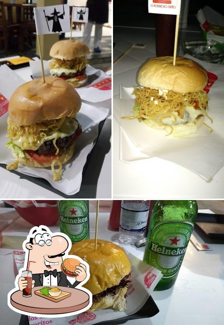 Experimente um hambúrguer no Cine Burger Vilas