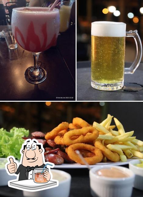 O Buneco's Beer se destaca pelo bebida e comida