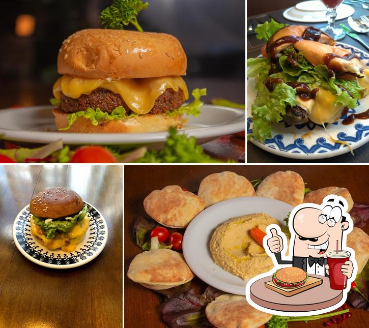 Peça um hambúrguer no Hassan Cozinha Árabe