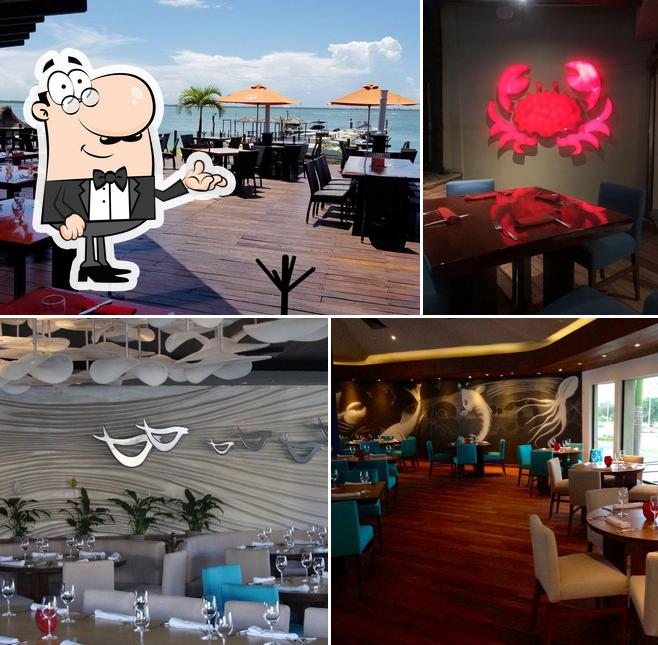 The interior of Crab House | The best seafood in Cancun
