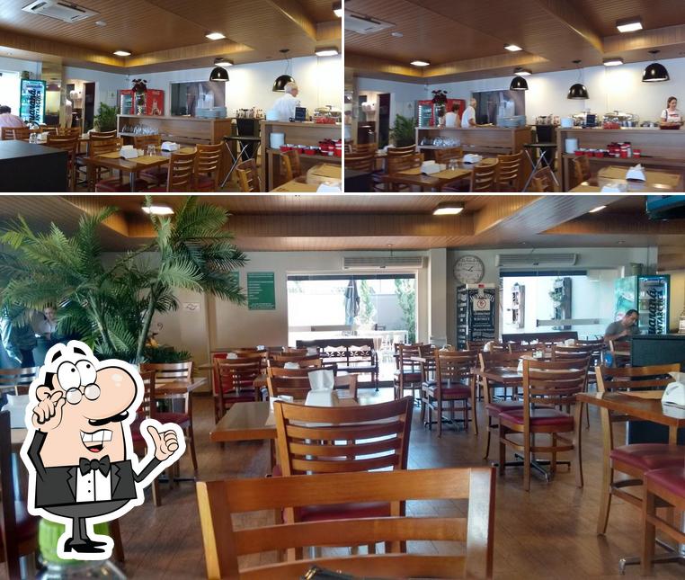Veja imagens do interior do Garfu's Restaurante