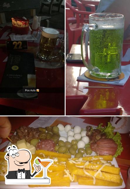 Esta é a foto ilustrando bebida e comida no Saideira Café Bar