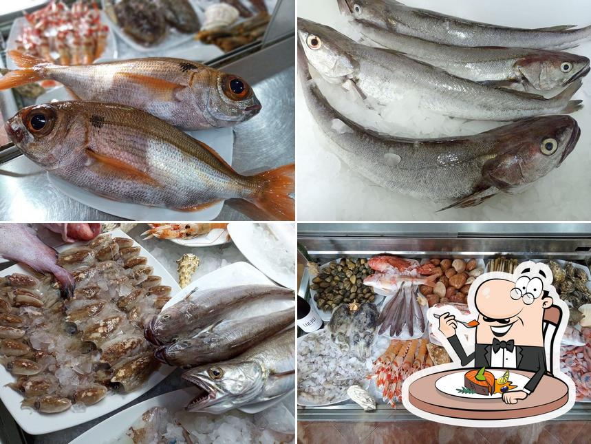 Elige un plato de pescado en La Espichá