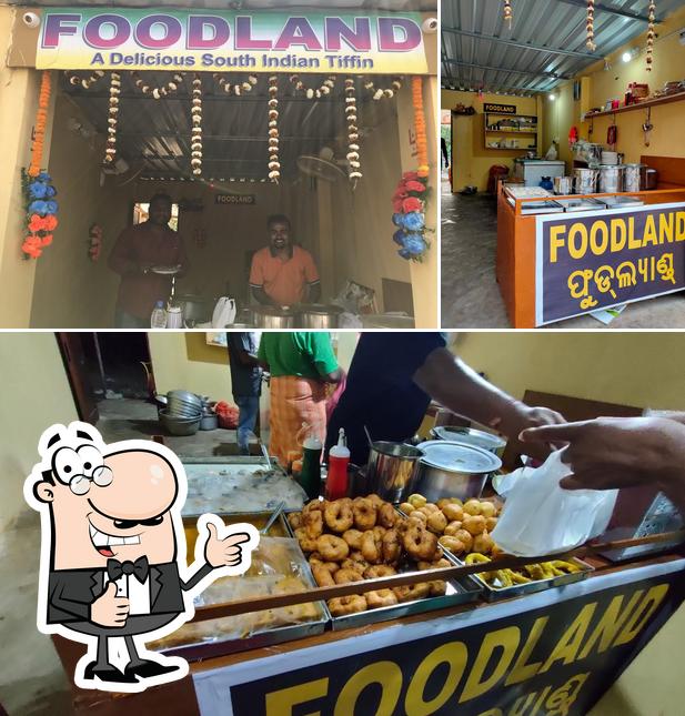 Look at this image of Foodland