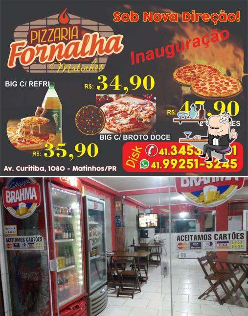 O interior do Pizzaria Fornalha