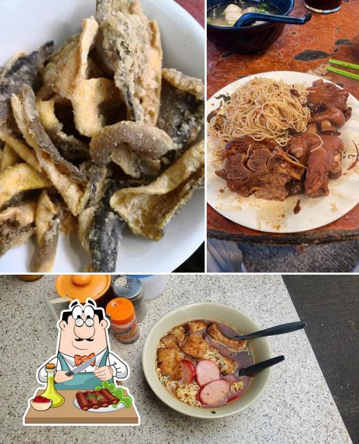 Elige un plato con carne en Cheung Fat Noodles