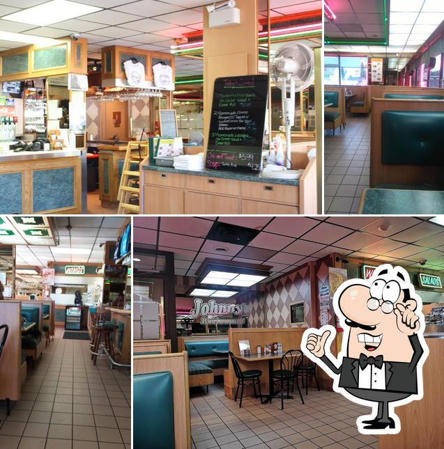El interior de Johnny's Eatery