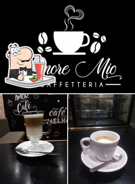 Desfrute de um drinque no Caffetteria Amore Mio