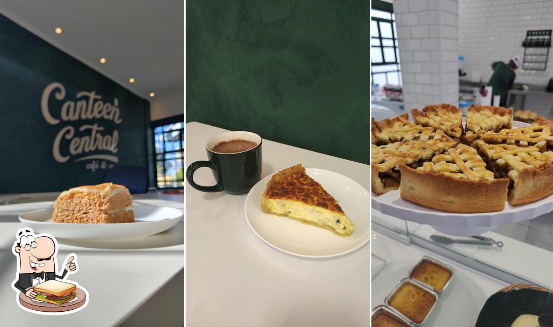 Sanduíches de queijo grelhado em Canteen Central Cafeteria Doceria Lanchonete