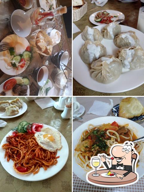Еда в "Узбекском кафе "Самовар""
