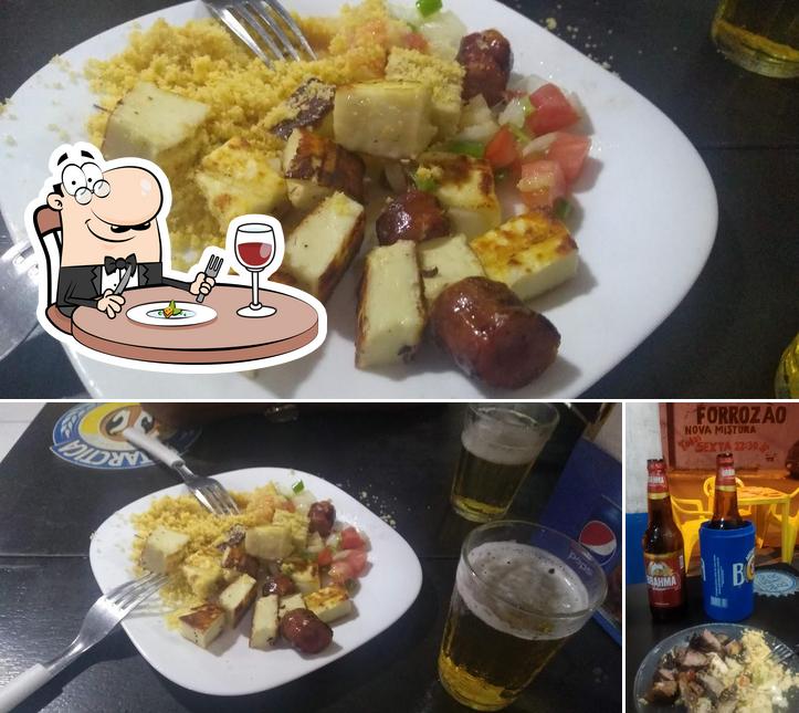 A comida e cerveja do restaurante