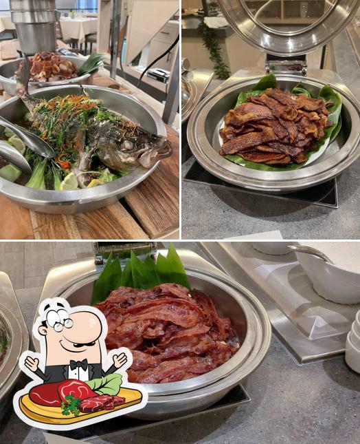 Попробуйте блюда из мяса в "Makana Lani, A Dining Experience"
