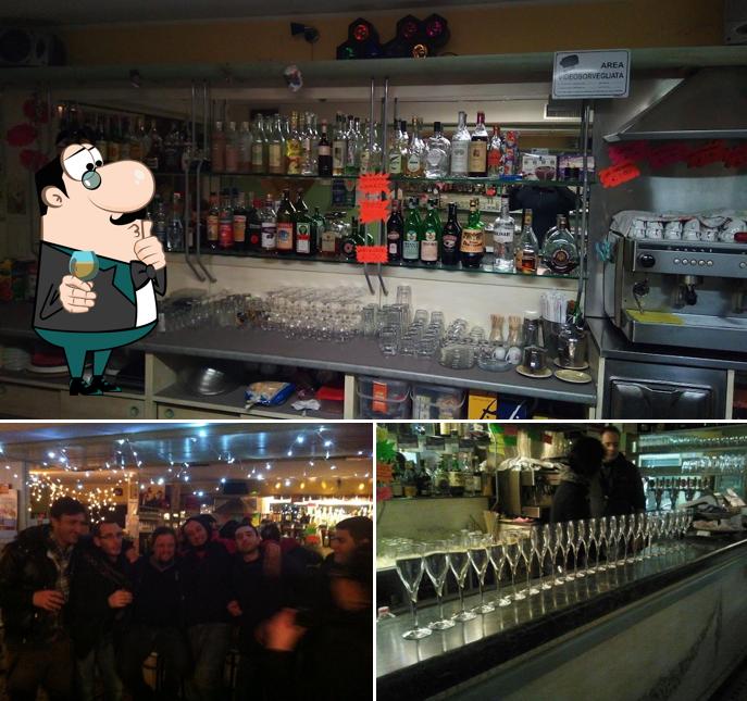 La immagine della bancone da bar e esterno di bar "IL GOLOSONE"