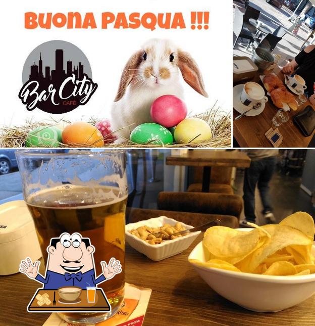 La immagine della cibo e birra di Bar City Cafè