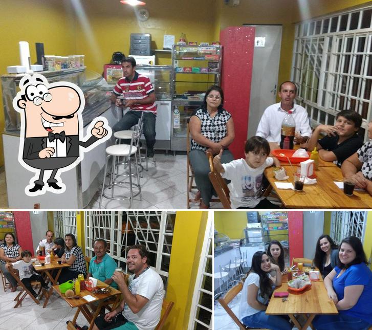 Veja imagens do interior do Rosana Lanches