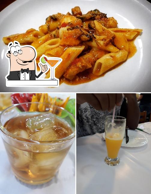 A bebida e comida do restaurante