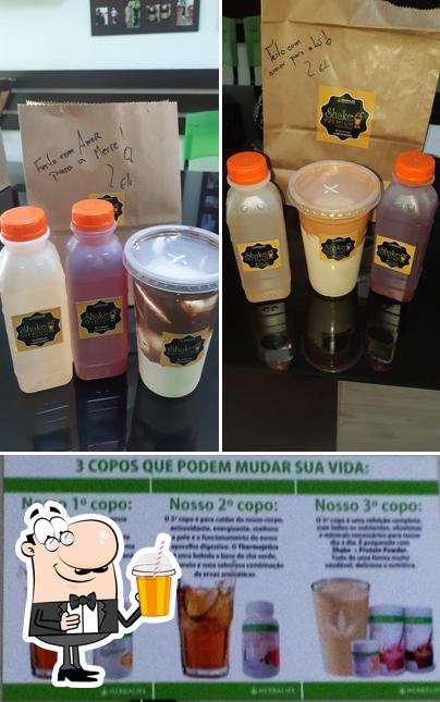 Desfrute de um drinque no Espaço Herbalife Nutrition Eli Monato